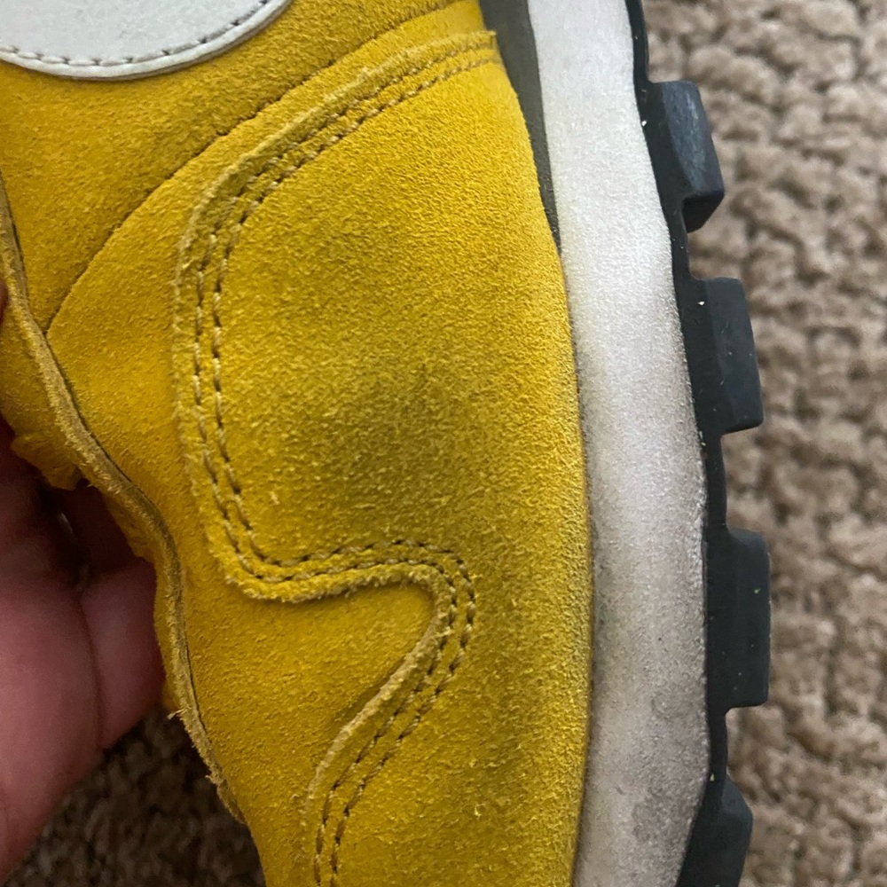 Men’s size 10 Nikes in great condition!